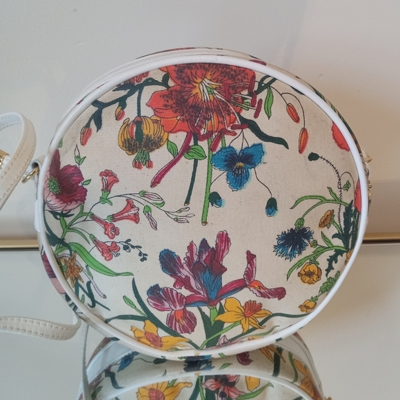 Authentic Vintage Gucci Floral Multicolor Canteen Crossbody Bag - Picture 4 of 16